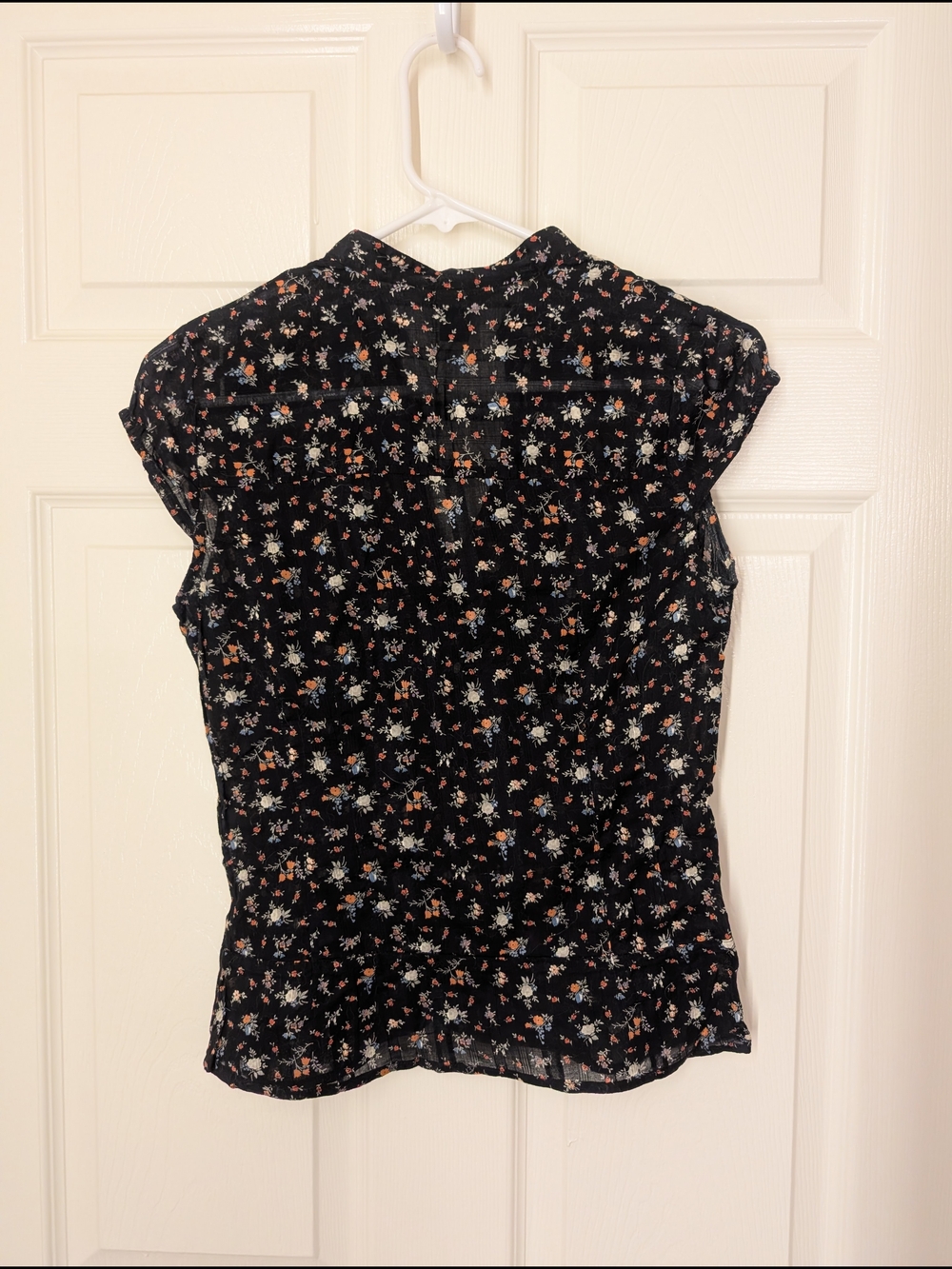 H&M Black Floral Cap-Sleeve Button Front Blouse - Picture 3 of 7